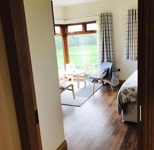 Coby's Corner, Darney Rd アパート Bruckless